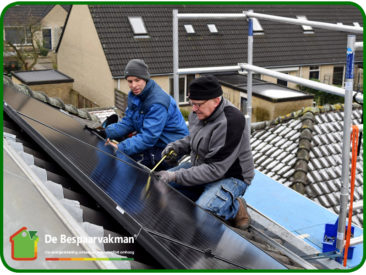 Montage zonnepanelen op dak
